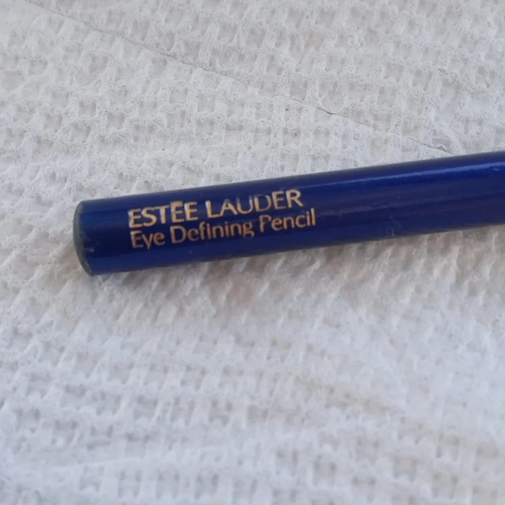 Estee Lauder Eye Defining Pencil 3 Soft smudge Black Rich Natural Matte Eyeliner